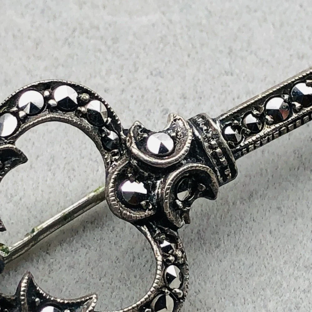 Vintage Sterling Silver Marcasite Skeleton‎ Key Brooch Art Deco Style 925 Tested